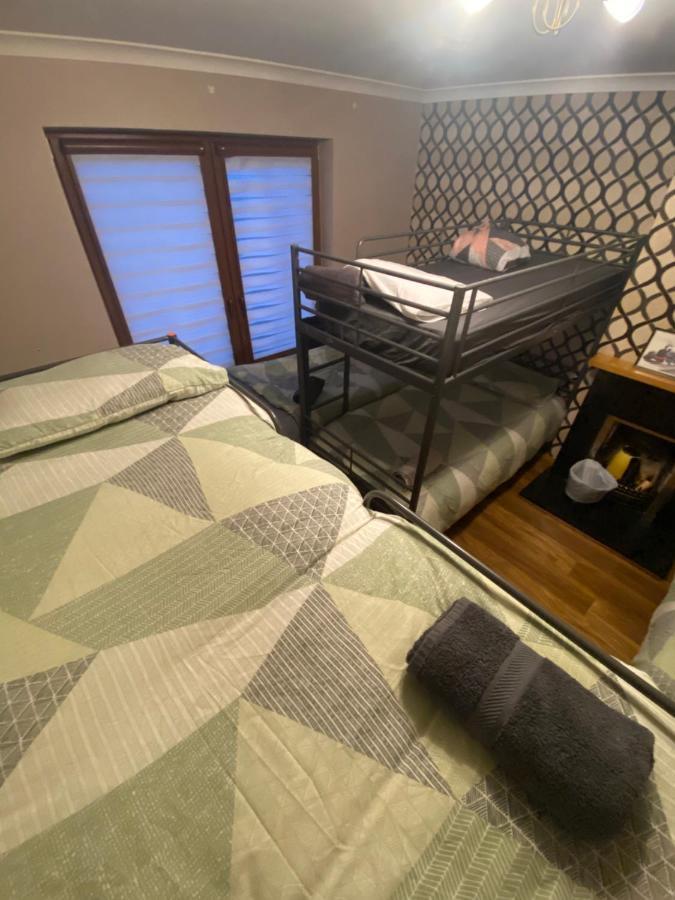 Dublin Airport Big Rooms With Bathroom Outside Room - Kitchen Only 7 Days Reservation 外观 照片