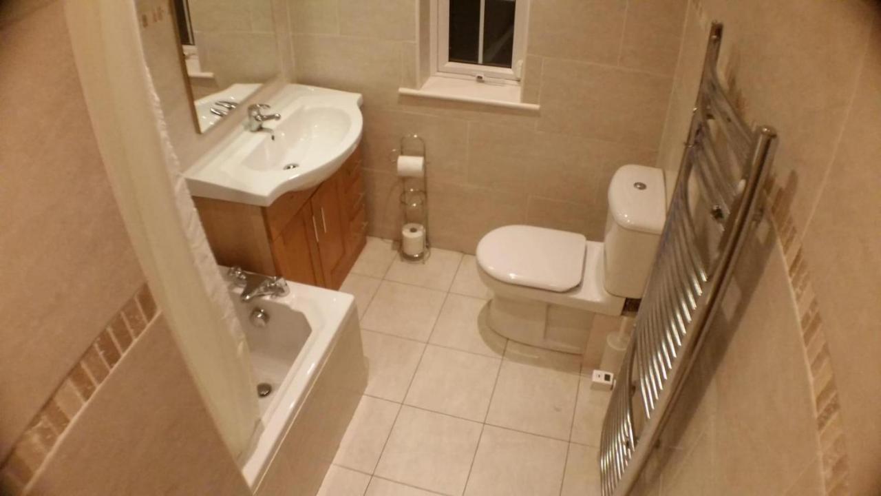 Dublin Airport Big Rooms With Bathroom Outside Room - Kitchen Only 7 Days Reservation 外观 照片