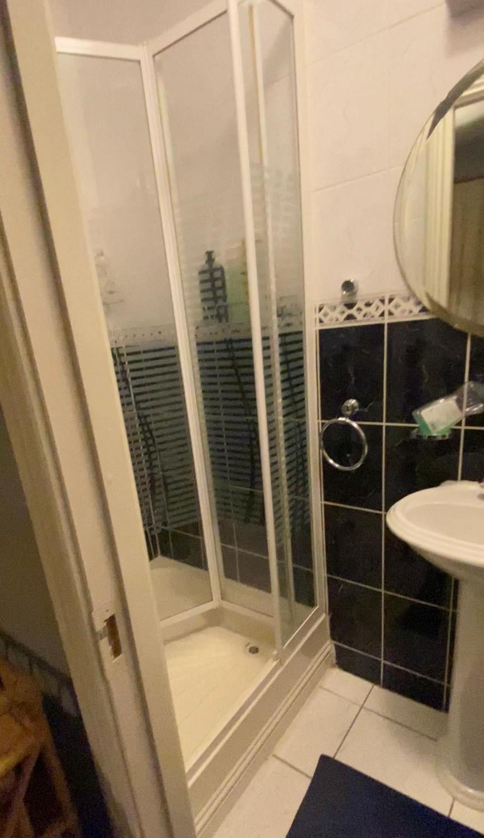 Dublin Airport Big Rooms With Bathroom Outside Room - Kitchen Only 7 Days Reservation 外观 照片